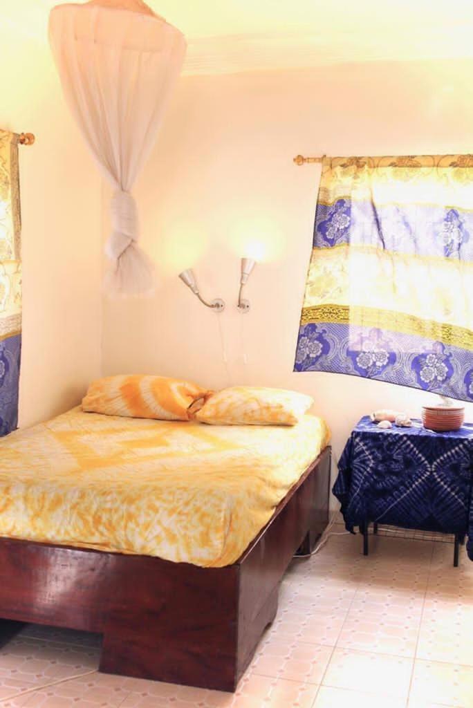 Dabo House Hotel Brufut ภายนอก รูปภาพ
