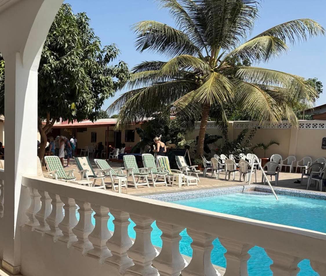 Dabo House Hotel Brufut ภายนอก รูปภาพ