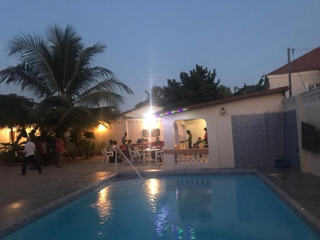 Dabo House Hotel Brufut ภายนอก รูปภาพ